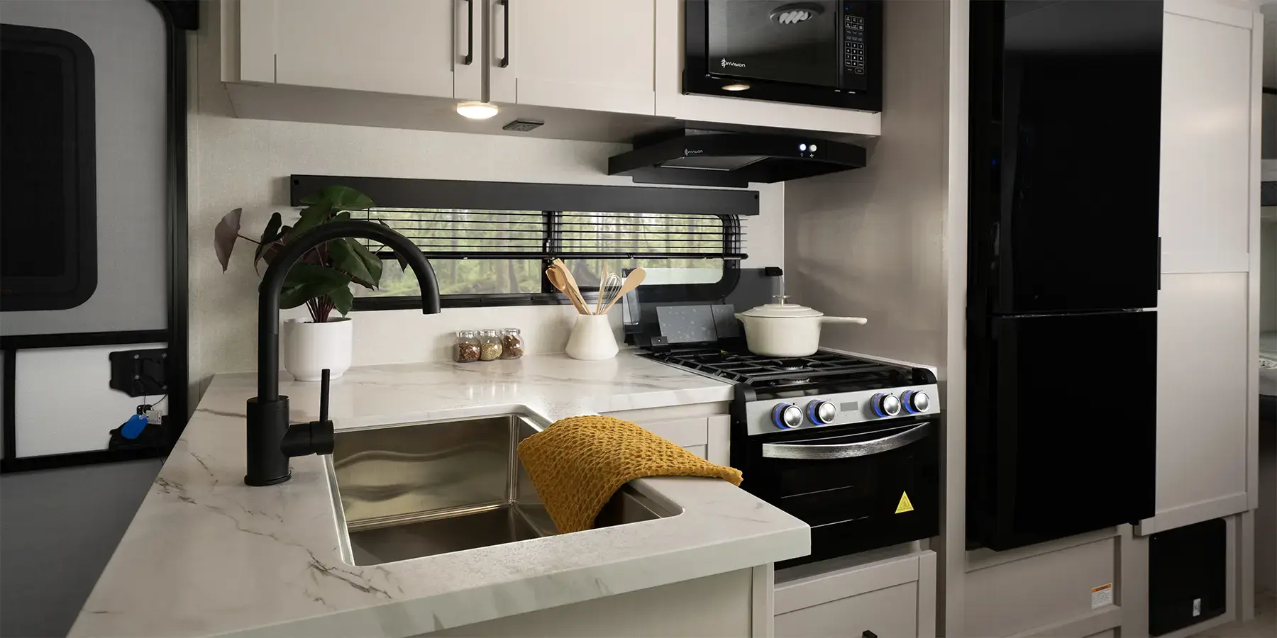 Jay Feather SL interior 5