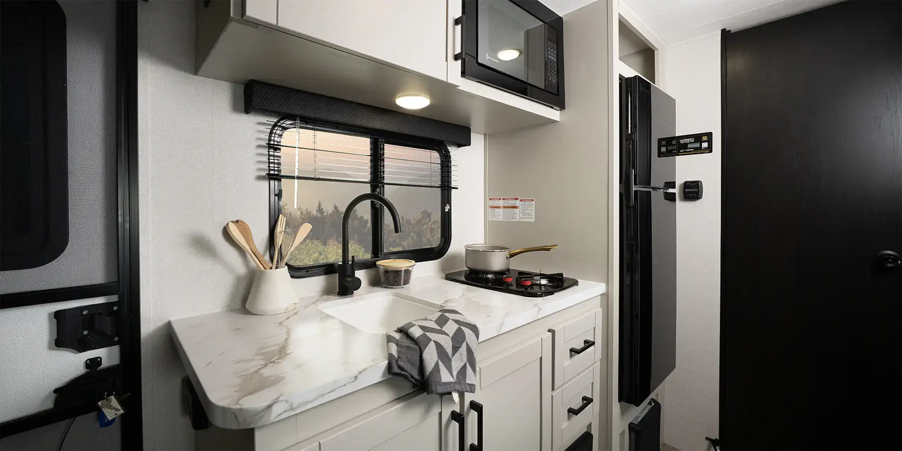 Jay Feather Air SL interior 3