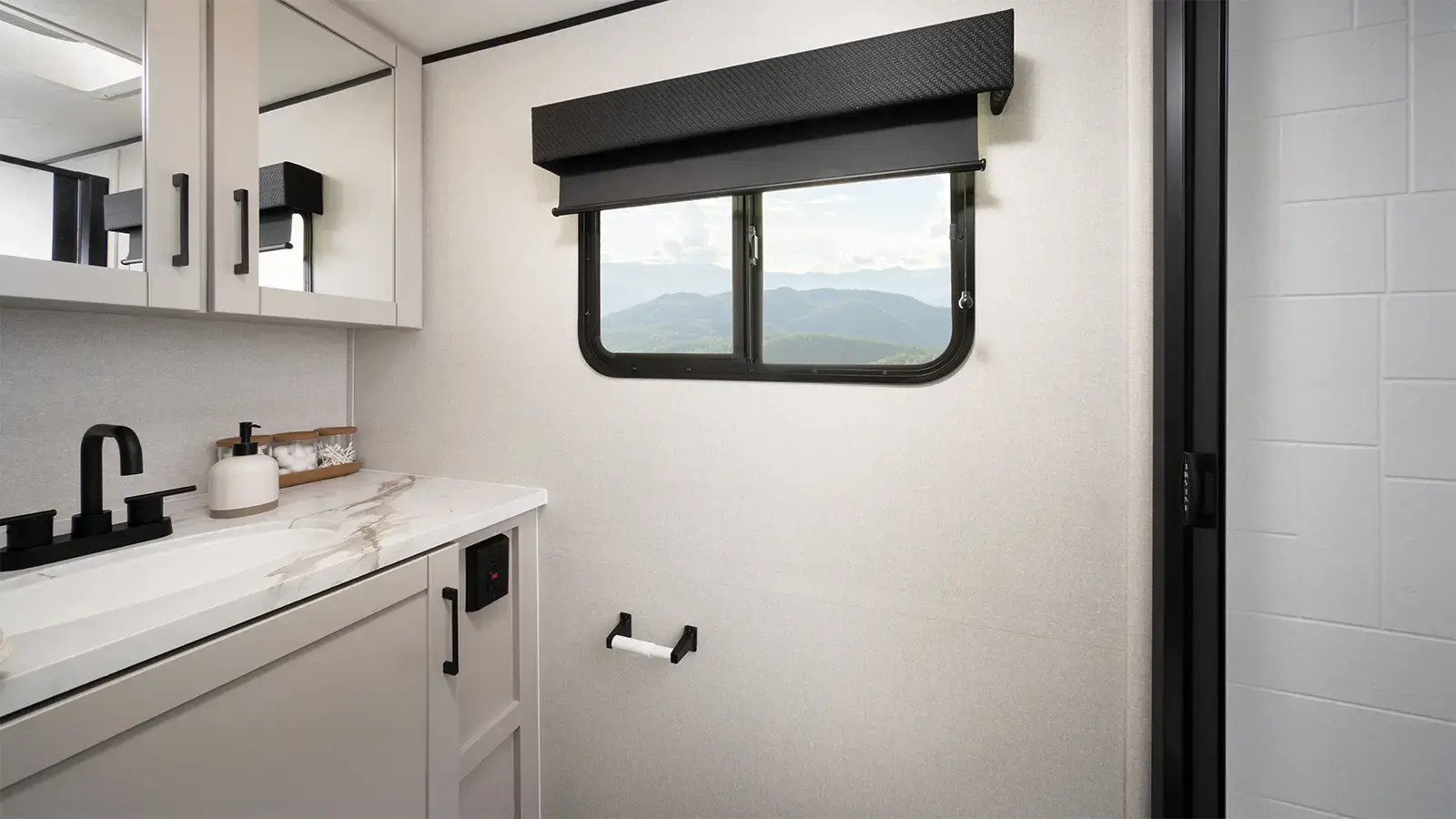 Jay Feather Air interior 1