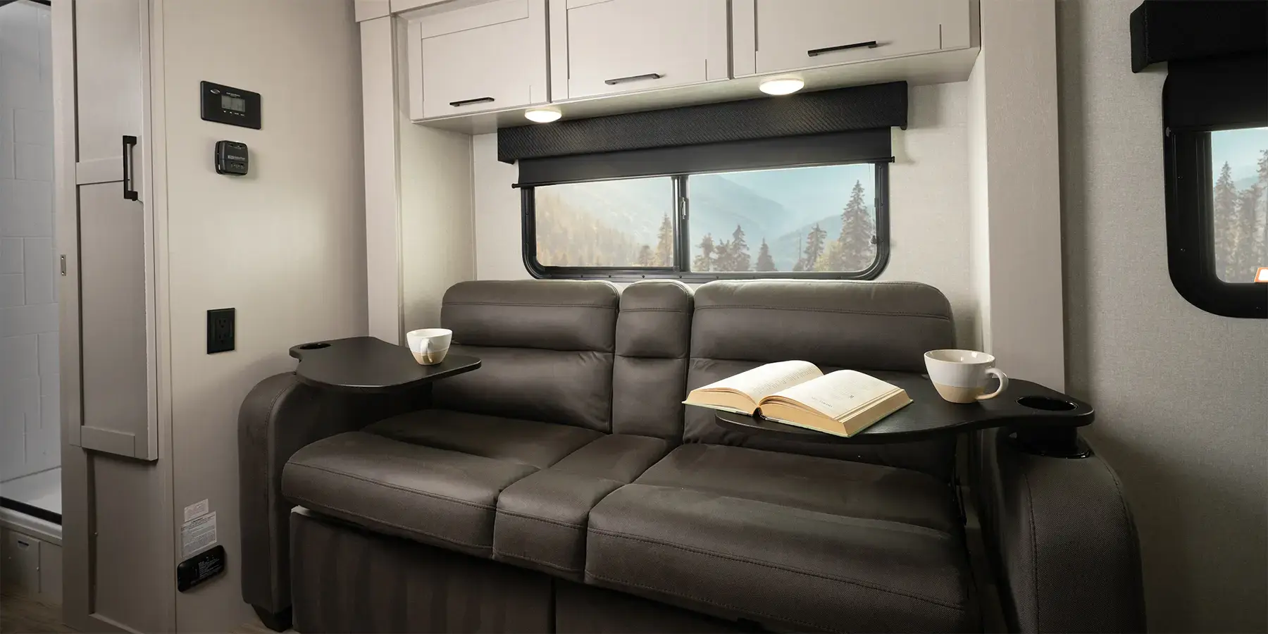 Jay Feather Air interior 2