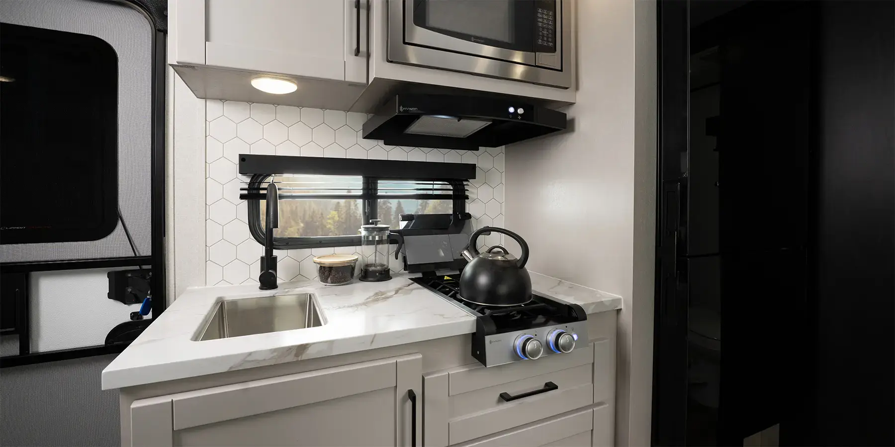 Jay Feather Air interior 6