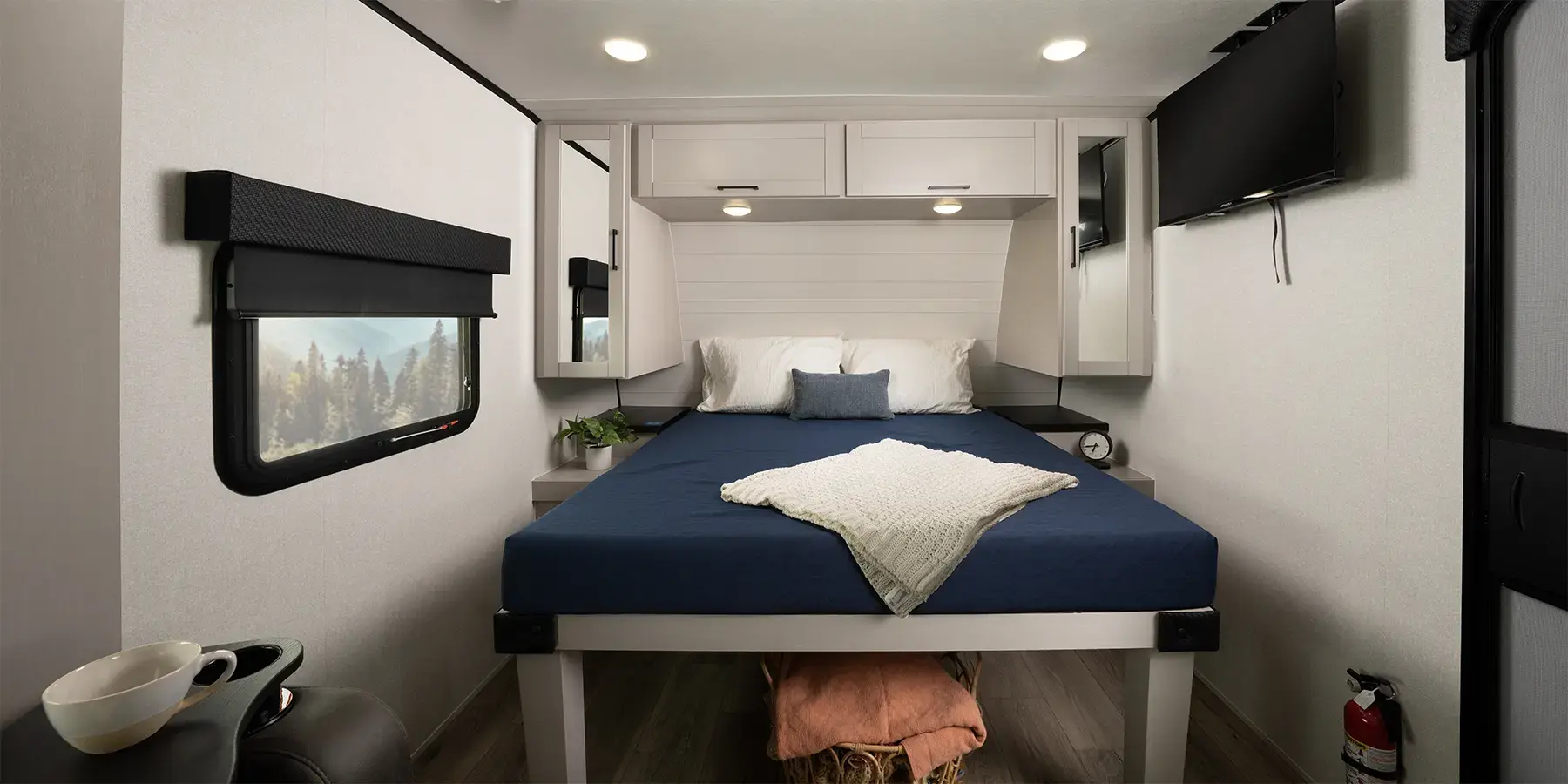 Jay Feather Air interior 7